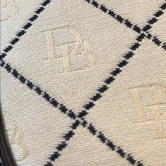 🔴 Dooney & Bourke Wristlet - Picture 8 of 8